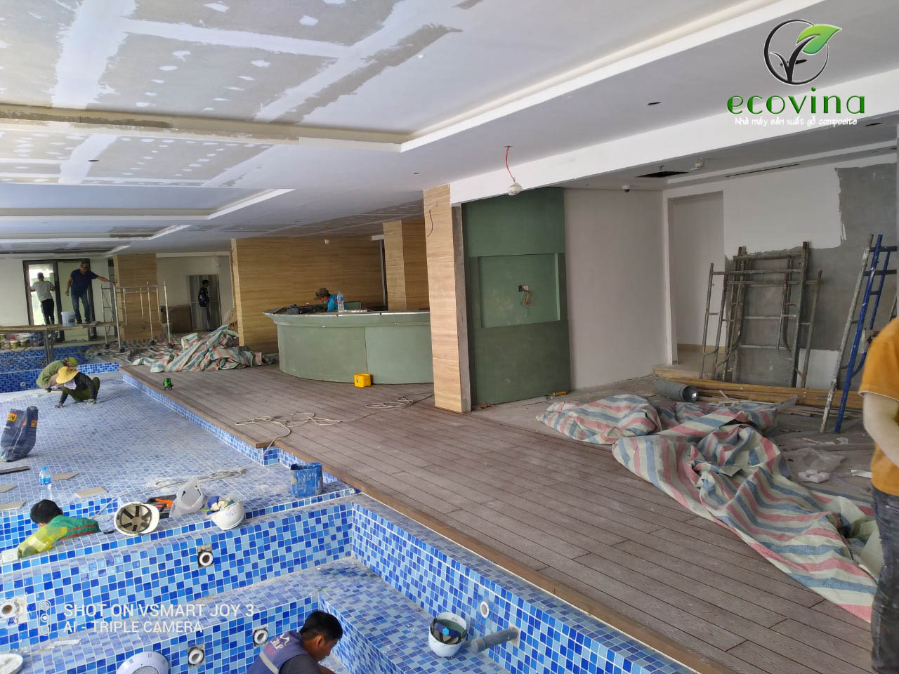 Cung cấp, thi công sàn gỗ nhựa, trần nan gỗ nhựa EWOOD cho khách sạn Hilton Hải Phòng